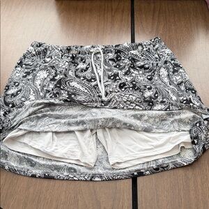Elegant Black and White Paisley Women's Skort